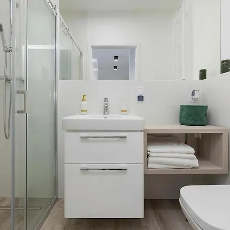 公寓 Apartment, Rewal *